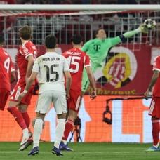 Manuel Neuer'den Arda G�ler'e �vg�: Vuru�lar� ger�ekten �ok g��l�