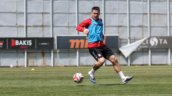 Sivasspor'a Rey Manaj m�jdesi! Tak�mla �al��malara ba�lad�