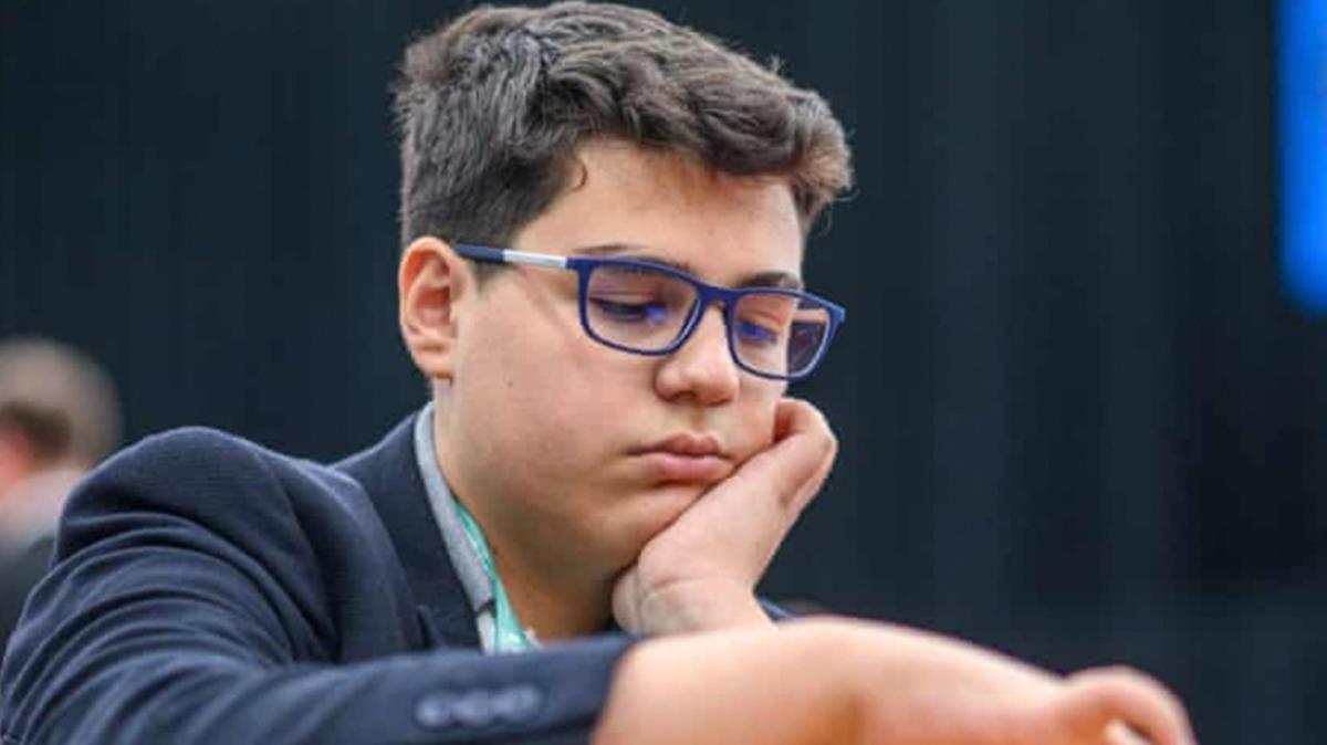 Ya��z Kaan Erdo�mu� satran�ta tarih yazd�! En gen� b�y�kusta oldu