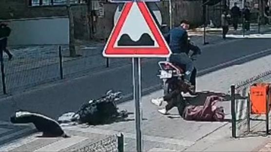 Yaya geçidinde korkunç kaza: Motosikletli anne ve 2 yaşındaki bebeğini ezdi