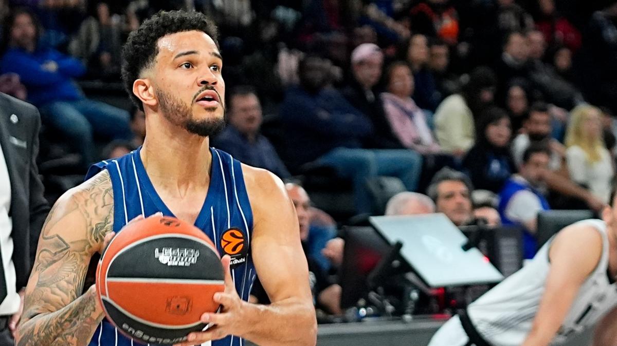 Anadolu Efes, Yunanistan deplasman�nda