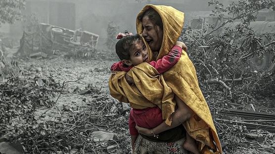 Filistinli annenin y�rek burkan feryad�: Doktorlara �aresizce yalvard�