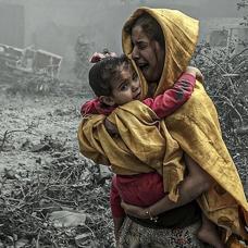 Filistinli annenin y�rek burkan feryad�: Doktorlara �aresizce yalvard�