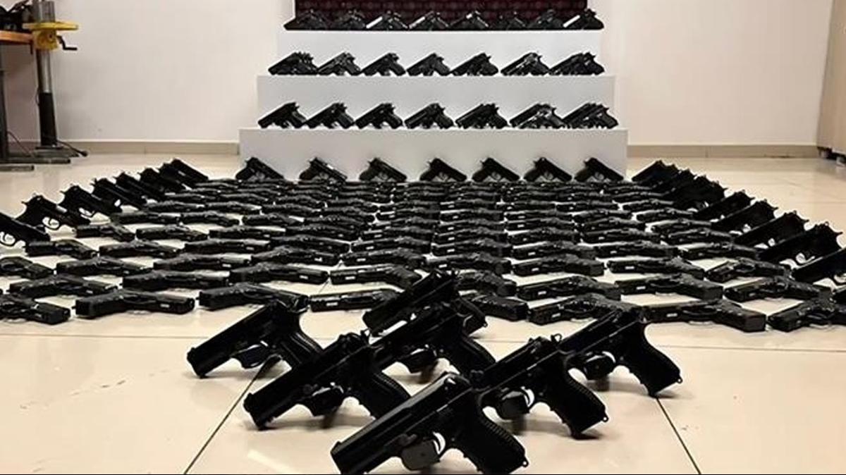 Jandarma su� �rg�tlerine g�z a�t�rmad�: Adreslerden adeta cephanelik ��kt�