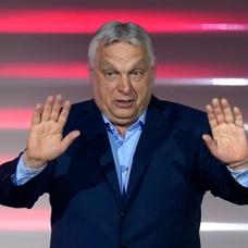 Orban'dan 'se�im yenilgisi' sonras� parti liderli�ine devam edebilece�i sinyali