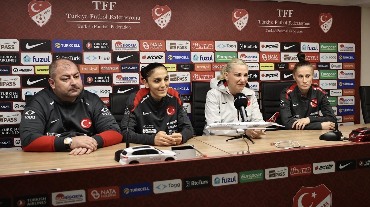 A Milli Kad�n Futbol Tak�m�, �svi�re ma��na haz�r