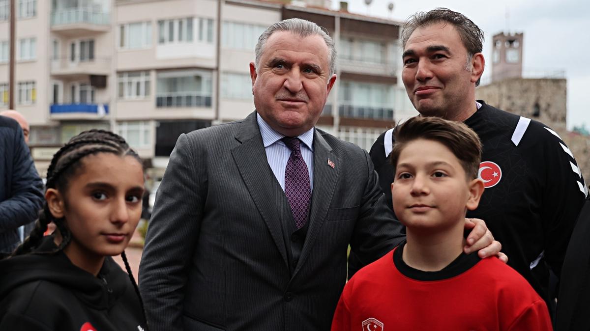 Bakan Bak: T�rkiye bir spor devrimi ya�amaktad�r