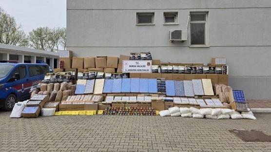 Bursa'da dev ka�ak sigara operasyonu: Y�zlerce kilo t�t�n ele ge�irildi