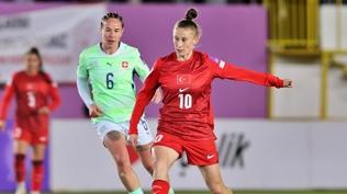 A Milli Kad�nlar, �svi�re ile yeni�emedi!