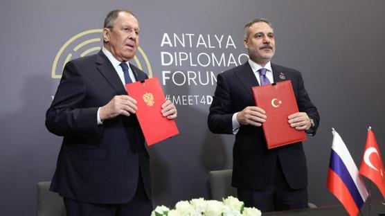 Rusya ile Antalya'da imzalar at�ld�