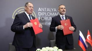 Rusya ile Antalya'da imzalar at�ld�