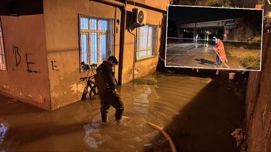 Yollar g�le d�nd�, evleri su bast�