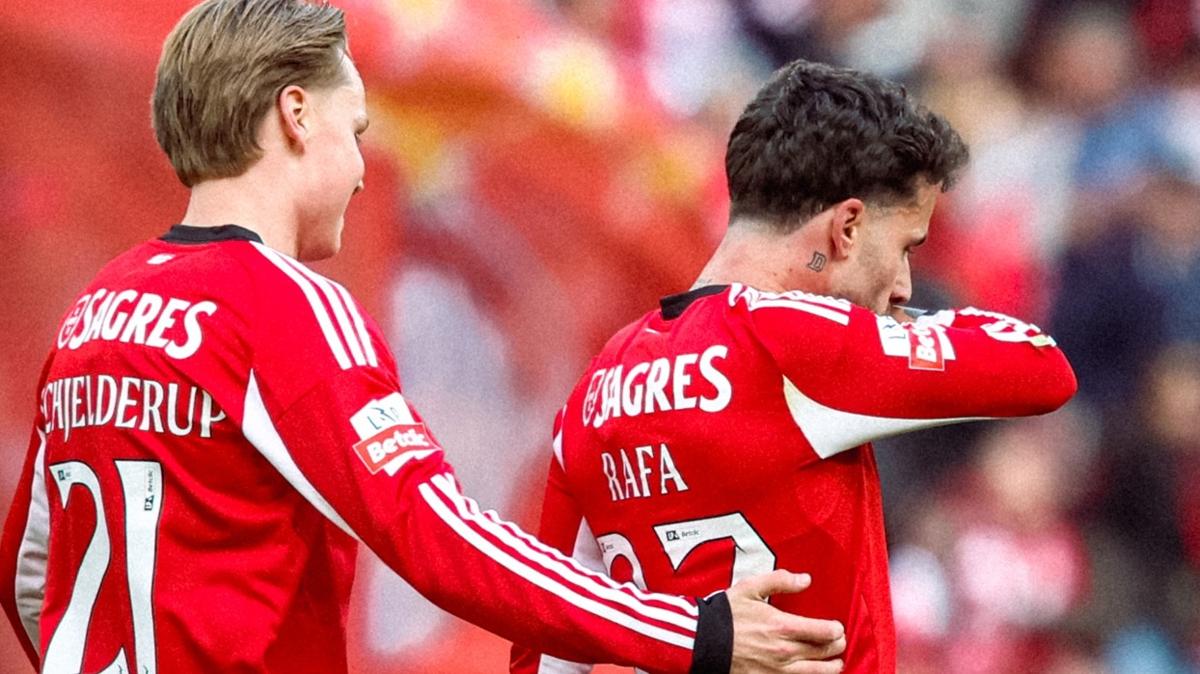 Benfica derbide kazand�: Sporting Lizbon son dakikada y�k�ld�!