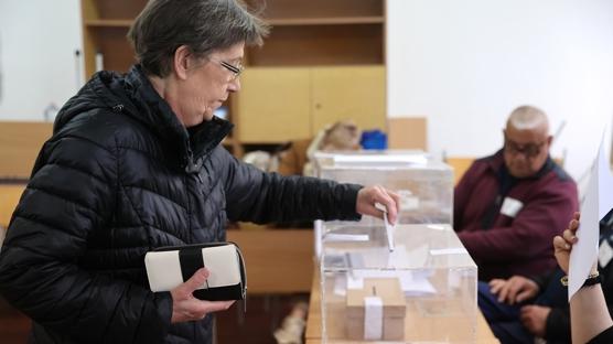 Bulgaristan 5 y�lda 8. kez sand�k ba��nda: Oy verme i�lemi ba�lad�