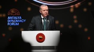 Cumhurba�kan� Erdo�an'�n konu�mas� 3 dilde kitapla�t�r�ld�