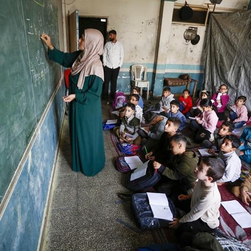 �srail'in Gazze zulm� bitmiyor: Filistinli ��renciler zor �artlarda e�itime devam ediyor