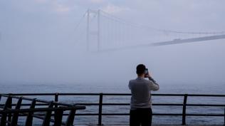 �stanbul'da sis s�rprizi! Bo�az'da ge�i�ler ask�ya al�nd�