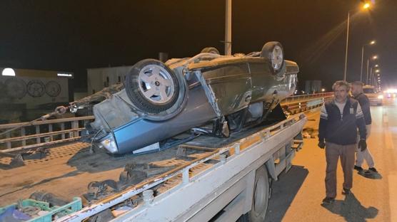 Kontrolden ��kt�, takla atarak durdu: Burunlar� bile kanamadan ��kt�lar