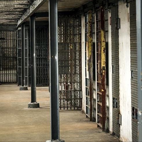 K�pekli bask�nlardan gaz bombalar�na: �srail hapishanelerinde 'insanl�k �l�yor' feryad�