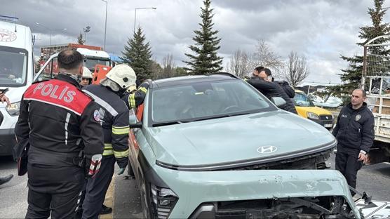 Otomobil i�inde fenala�t�! Yard�m�na itfaiye ekipleri yeti�ti