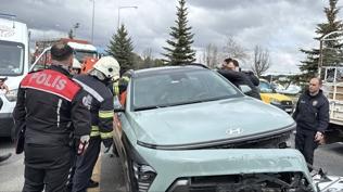 Otomobil i�inde fenala�t�! Yard�m�na itfaiye ekipleri yeti�ti