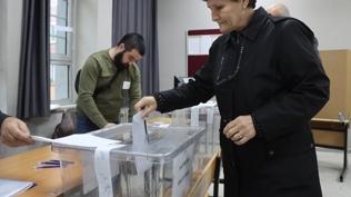 Trakya'da se�im heyecan�! Ko�u i�in sand�k ba��na gittiler