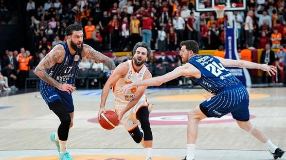 Anadolu Efes, Sinan Erdem'de Galatasaray'� ge�ti