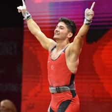 Bakan Bak, milli halterci Furkan �zbek'i tebrik etti