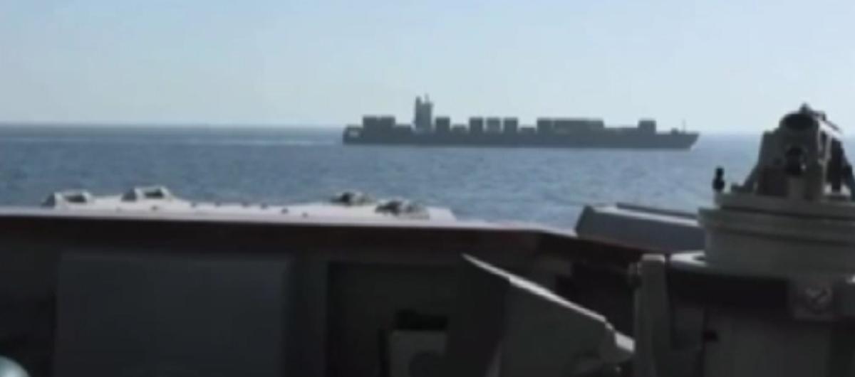 B�lgede sular �s�n�yor! ABD ordusu �ran gemisini b�yle vurdu