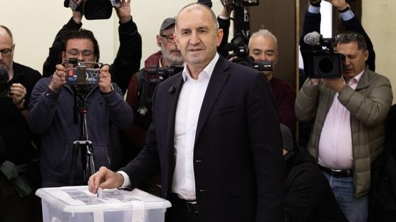 Bulgaristan'daki se�im h�k�met kurabilece�ini g�steriyor: Galip eski Cumhurba�kan� Radev oldu