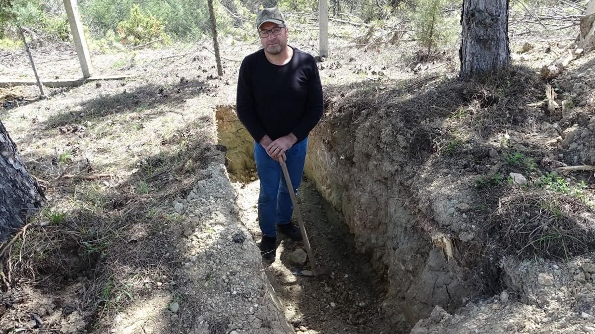 'Dokuz can�m� t�kettim' deyip mezar�n� kazd�