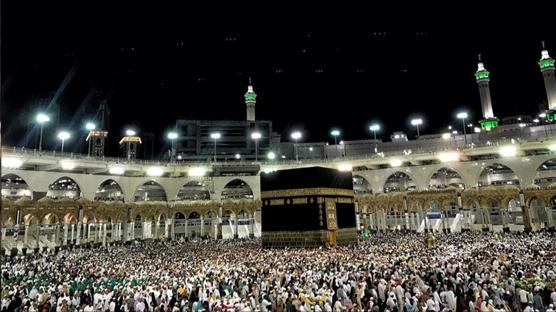 Hac� adaylar� dualarla kutsal topraklar�n yolunu tuttu