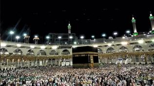 Hac� adaylar� dualarla kutsal topraklar�n yolunu tuttu