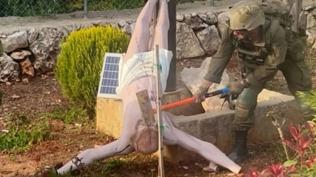 Soyk�r�mc� �srail askeri baltayla par�alad�