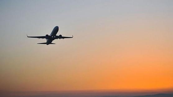 Katar hava sahas�n�n k�smen yeniden a��ld���n� duyurdu