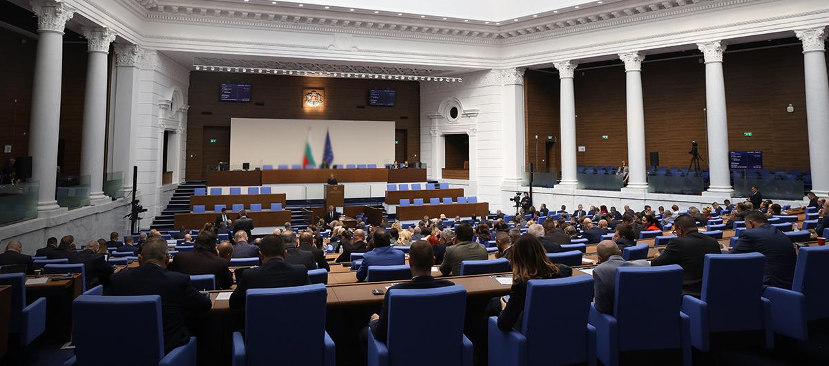 Kom�u kabinesinde 'T�rk Bakan' haz�rl���! T�rkiye kart� masaya kondu