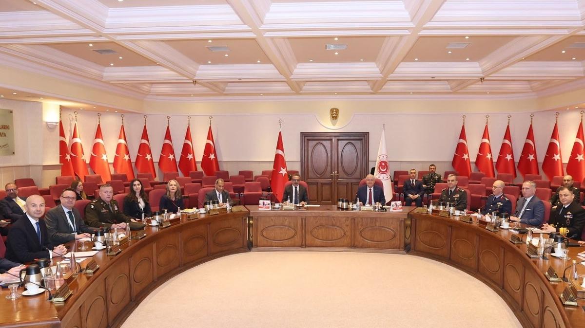 Milli Savunma Bakan� G�ler, ABD-T�rkiye �� Konseyi heyetini kabul etti