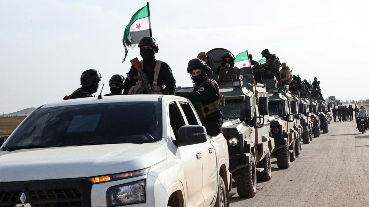 Suriye'de devrik rejim kal�nt�lar�na operasyon... Sava� su�lular� yakaland�