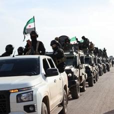 Suriye'de devrik rejim kal�nt�lar�na operasyon... Sava� su�lular� yakaland�