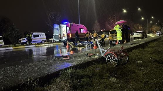 Taksiyle bisiklet �arp��t�: 1 �l�