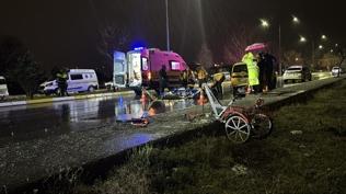 Taksiyle bisiklet �arp��t�: 1 �l�