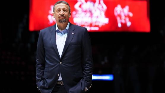 Berlin'de duygusal anlar! Hidayet T�rko�lu, FIBA Hall of Fame k�rs�s�nde...