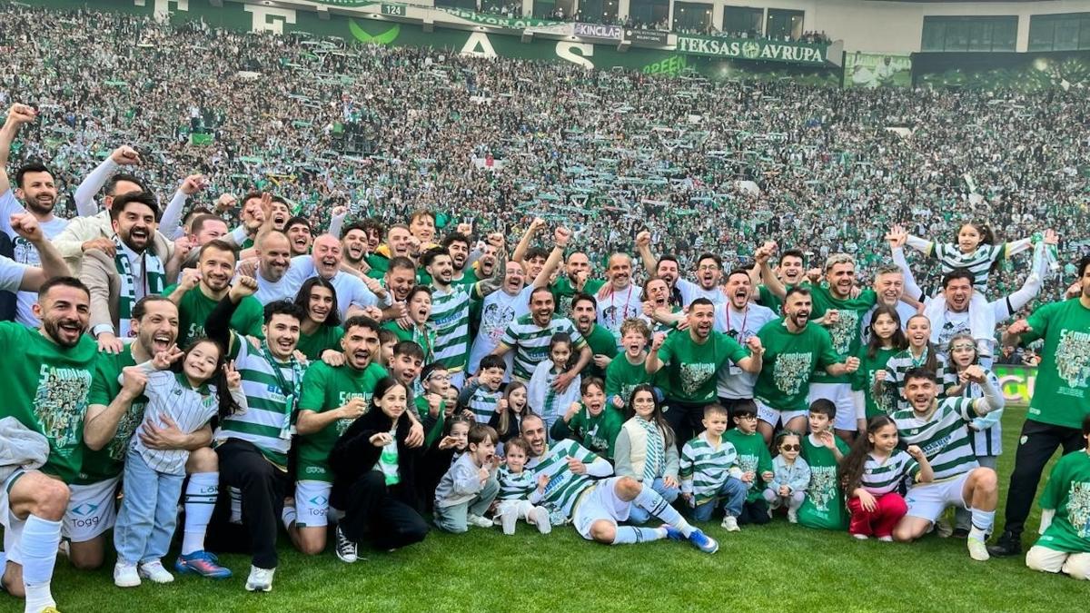 Bursaspor'da sat��a sunulan 39 bin kombine t�kendi