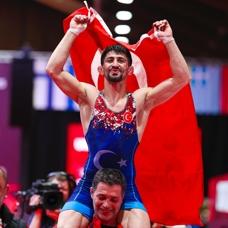 Kerem Kamal: Buradan dersler alaca��m ama �u an madalyan�n tad�n� ��karaca��m