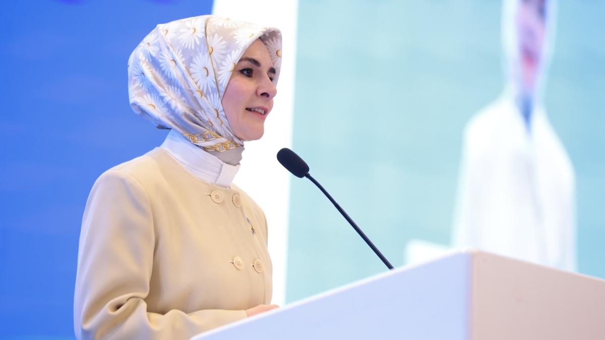 Bakan G�kta�: �ocuklar�m�z� dijital d�nyan�n risklerine kar�� yaln�z b�rakmamal�y�z