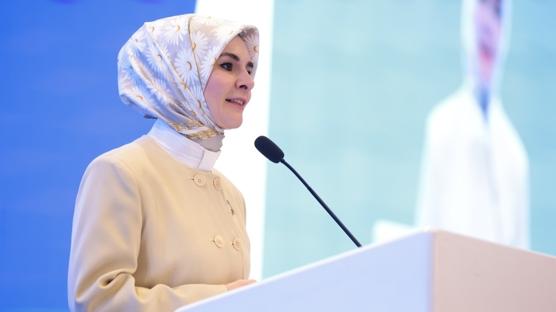 Bakan G�kta�: �ocuklar�m�z� dijital d�nyan�n risklerine kar�� yaln�z b�rakmamal�y�z