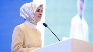 Bakan G�kta�: �ocuklar�m�z� dijital d�nyan�n risklerine kar�� yaln�z b�rakmamal�y�z