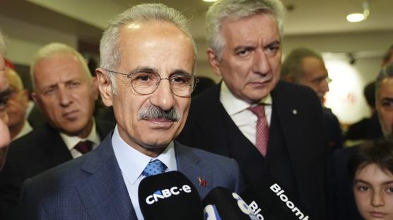 Bakan Uralo�lu: �u anda T�rkiye'de net olarak bir jet yak�t� problemi yoktur