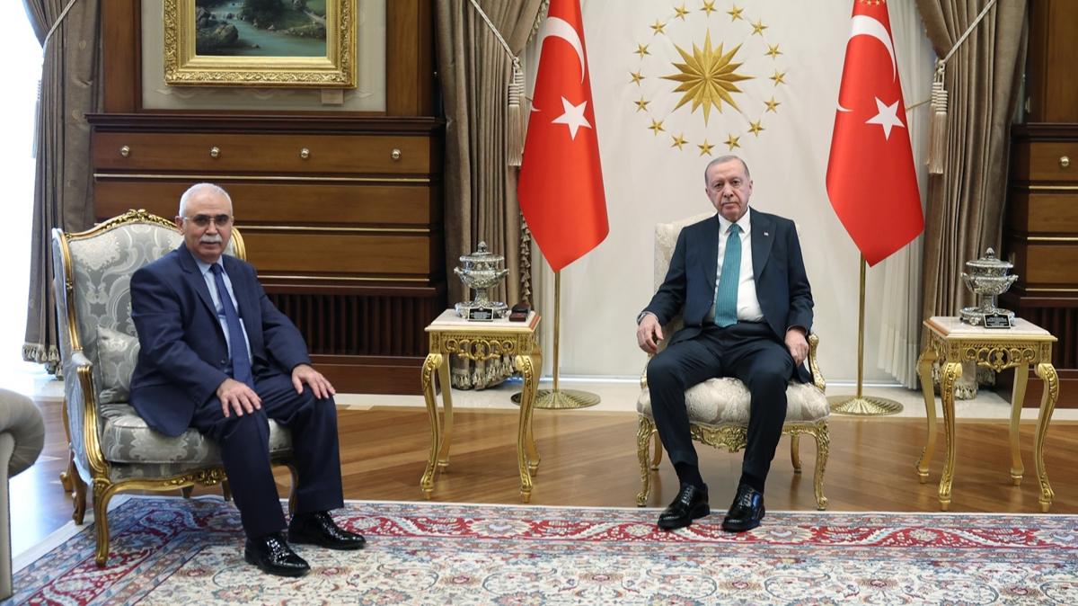 Cumhurba�kan� Erdo�an, Anayasa Mahkemesi Ba�kan� �zkaya'y� kabul etti