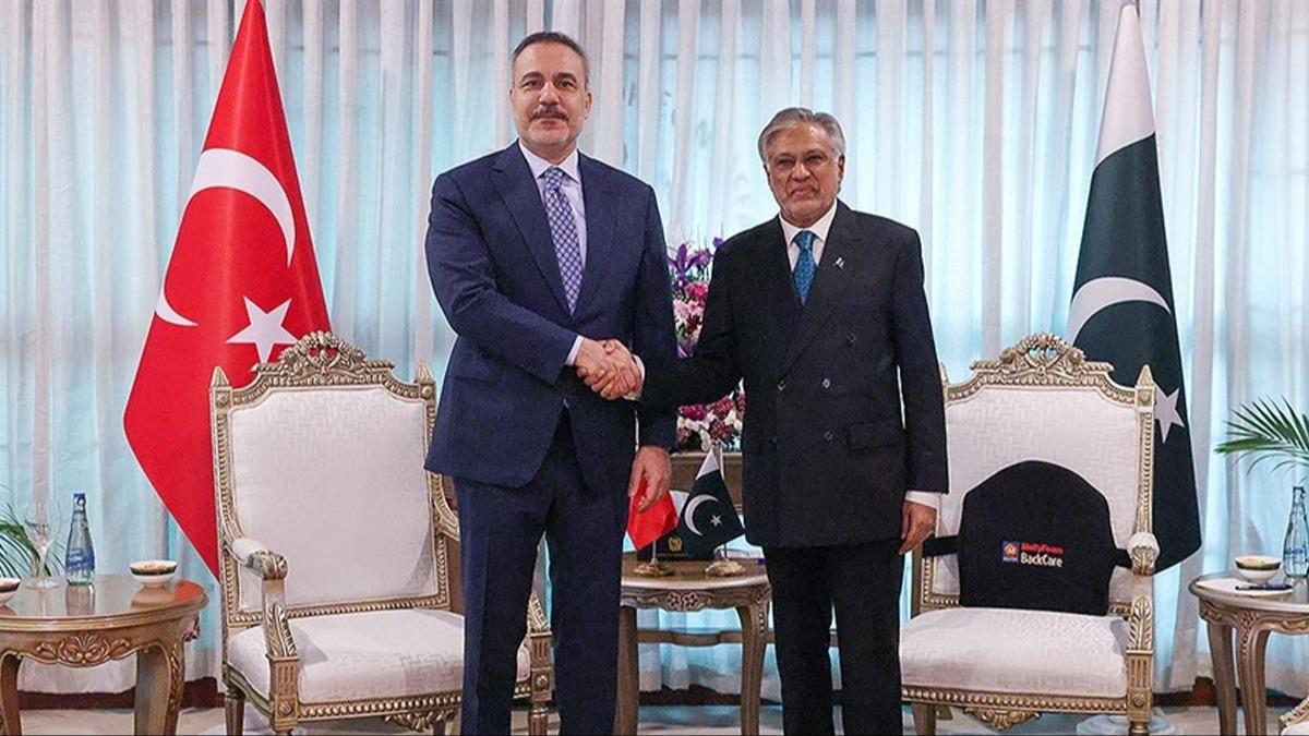 D��i�leri Bakan� Fidan, Pakistanl� mevkida�� ile g�r��t�